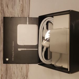 Apple 85W MagSafe power adapter